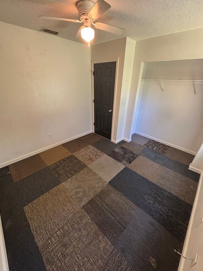 Building Photo - Spacious 4-Bed, 2-Bath Home with Yard and Prime Tallahassee Location