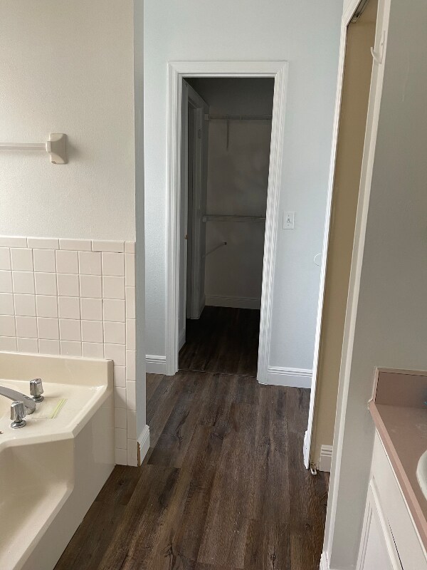 Building Photo - 7783 Indian Ridge Trail N