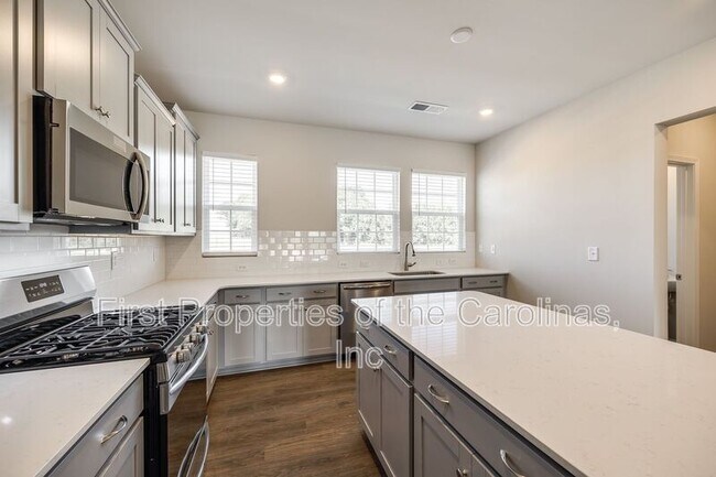 Building Photo - 143 Morning Gap Pkwy