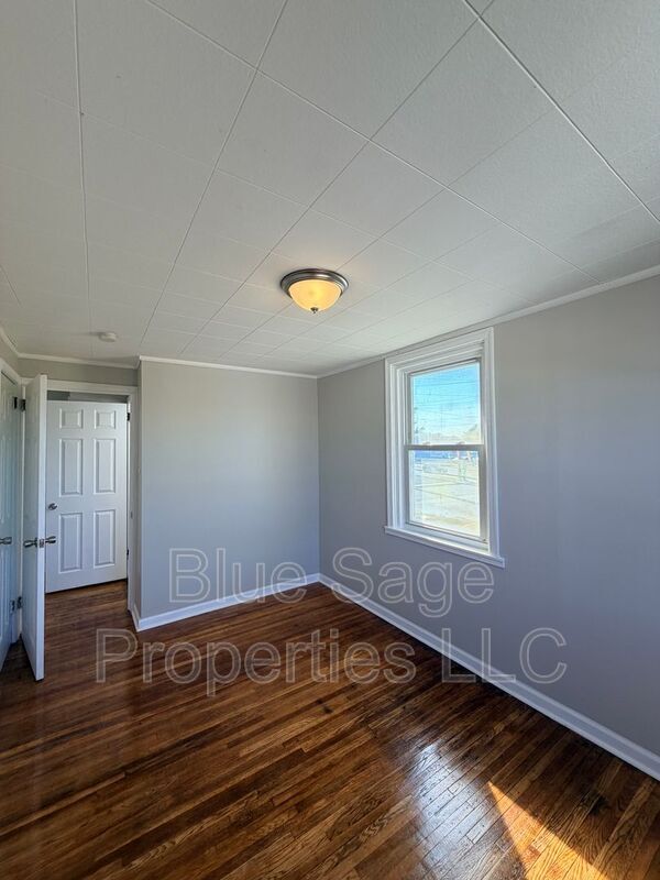 Building Photo - 66 Folcroft Ave