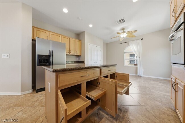 Building Photo - 2148 Shadow Canyon Dr