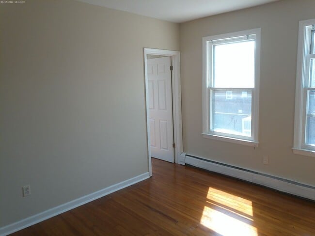 Building Photo - 2343 Barnum Ave