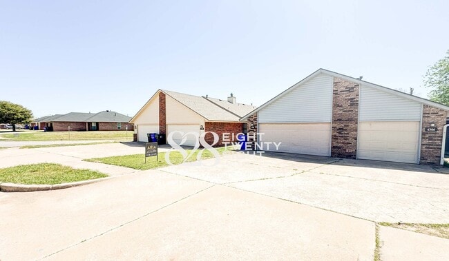 Building Photo - *COMING SOON for May-June 2026 Move in! West Norman 2 Bed/2 Bath Duplex with Two-Car Garage
