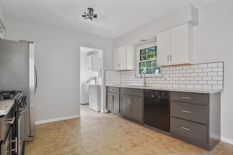 Building Photo - 5758 Beech Dr