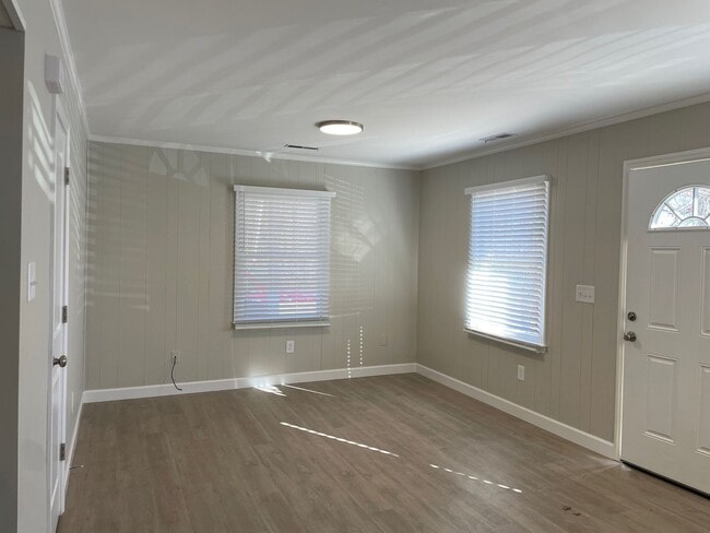 Building Photo - 752