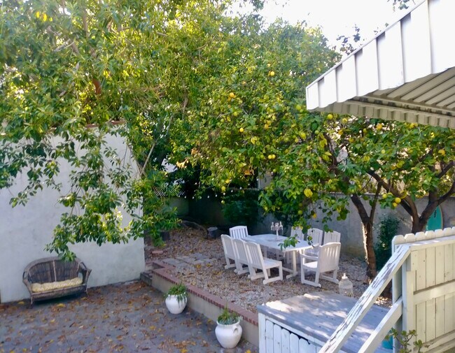 Building Photo - 921 Westmount Dr