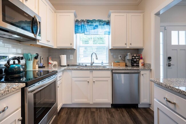 Building Photo - 4357 Azalea Dr