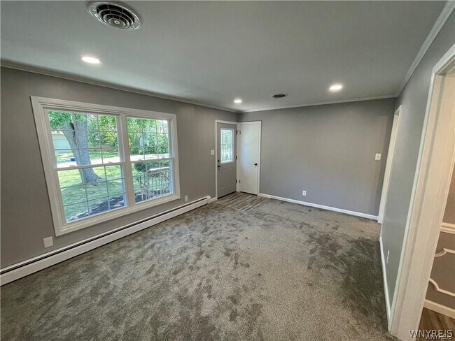 Building Photo - 425 East Ln