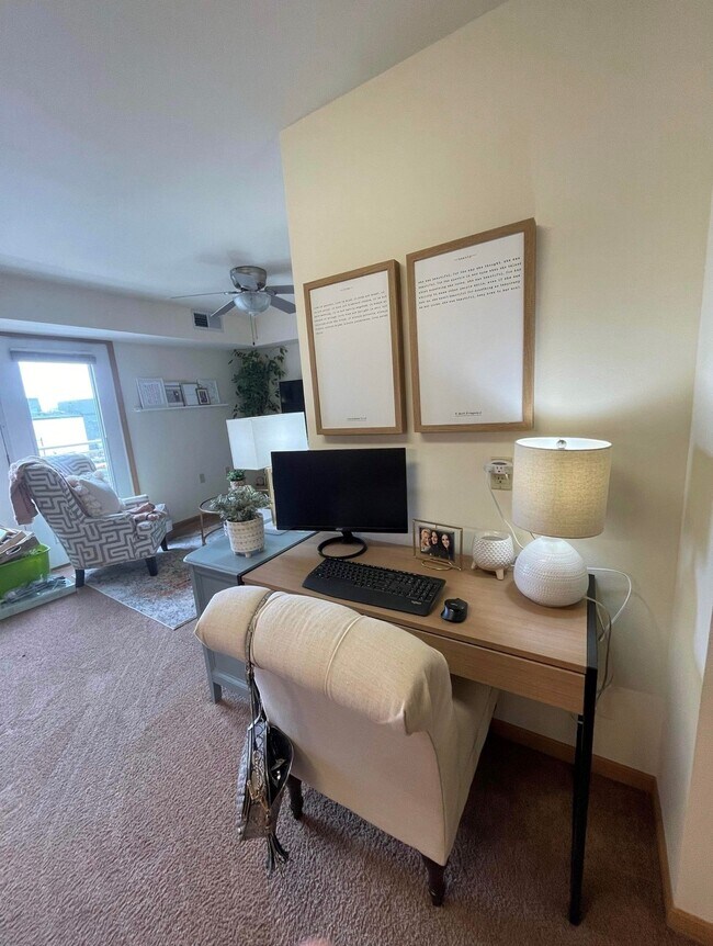 Building Photo - 123 King St