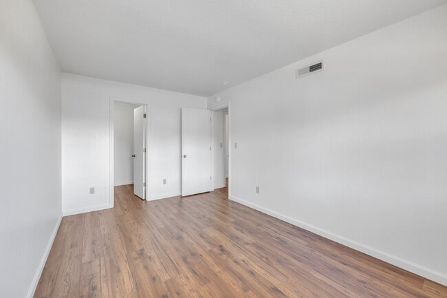 Building Photo - Charming Newly Remodeled 2 Bedroom Home in...