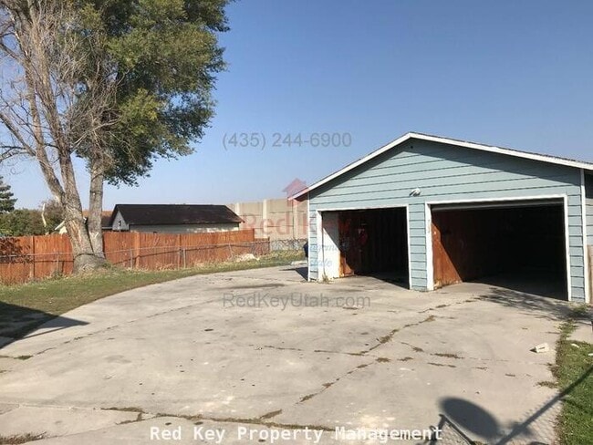 Building Photo - West Valley Duplex. Remodeled.