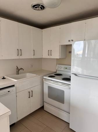 Building Photo - 2012 Thorndyke Ave W