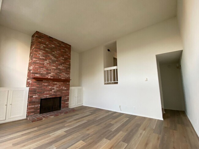 Building Photo - 659 Del Parque Dr
