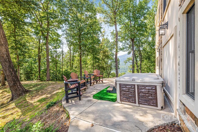 Building Photo - 49 Castle Ct