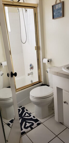 Building Photo - 1430 Manhattan Beach Blvd