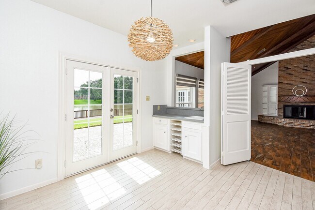 Building Photo - 1231 Creekford Cir