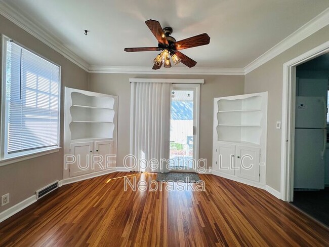 Building Photo - 830 S 54th St