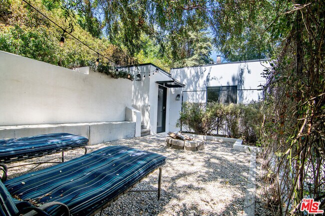 Building Photo - 2553 Glen Green St