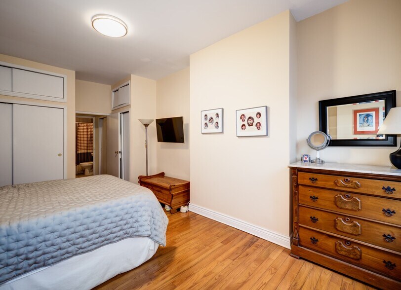 Building Photo - 264 9th St