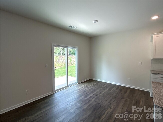 Building Photo - 1920 Vanderlyn St