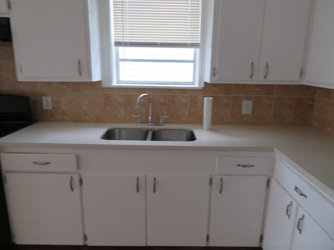 Building Photo - 5010 Walker St