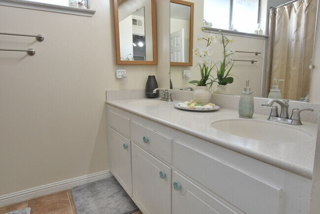 Building Photo - Beautifully Remodeled Blossom Valley 4 Bed...
