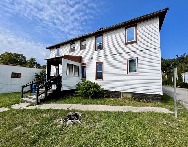 Building Photo - 2825 Sanford St