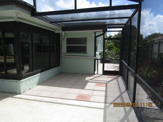 Building Photo - 736 Cadiz Rd