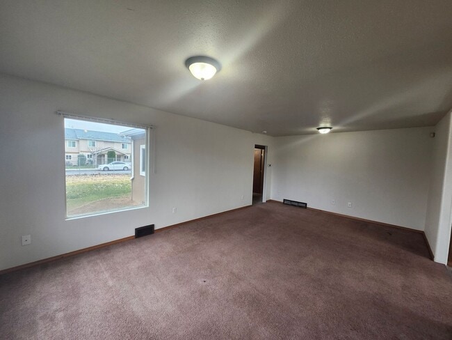 Building Photo - Charming 3-bedroom, 1-bathroom home located in the vibrant community of Pasco, WA.