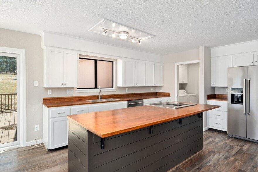 Building Photo - 104 Bogie Ln