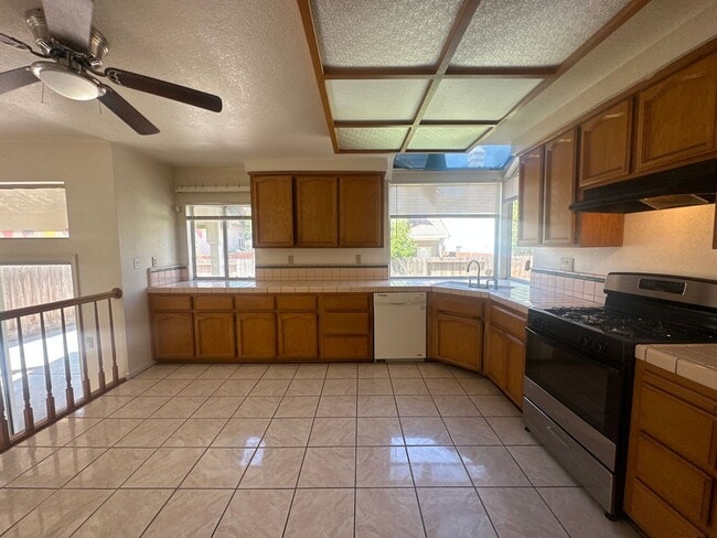 Building Photo - 325 Melbourne Dr