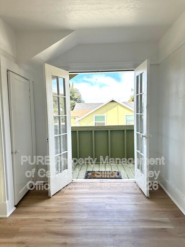 Building Photo - 373 Richmond Ave