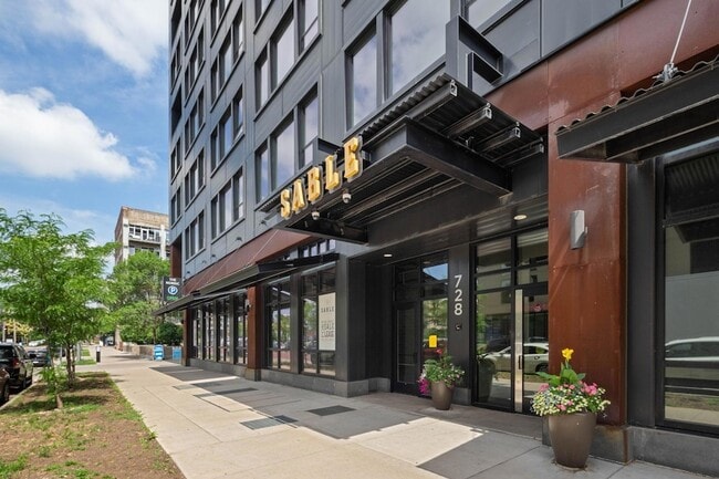 Building Photo - 728 N 3rd St