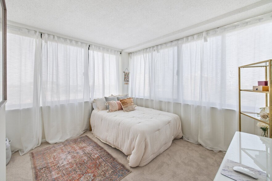 Building Photo - 6301 Stevenson Ave