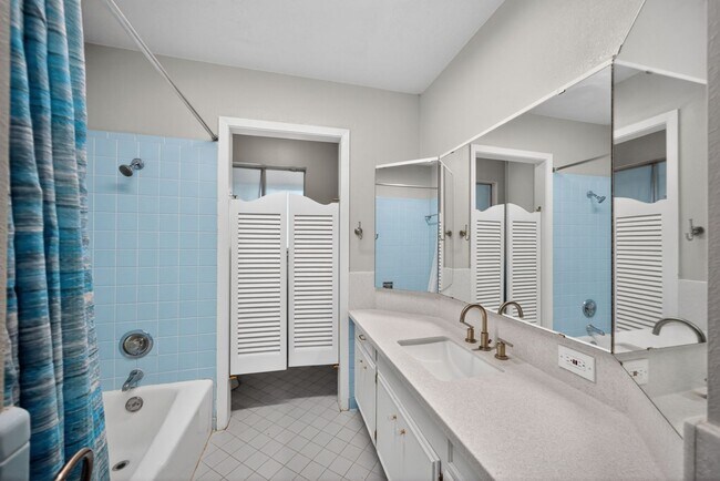 Building Photo - Beautifully refreshed 3-bedroom, 2-bath ranch-style home, located in the sought-after Colonies No...