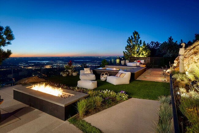 Building Photo - Private Foothills Sanctuary Minutes from Downtown | 5BD/4.5BA | Unlimited Views