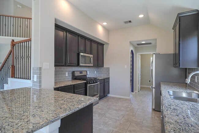 Building Photo - 7818 Lake Commons Dr