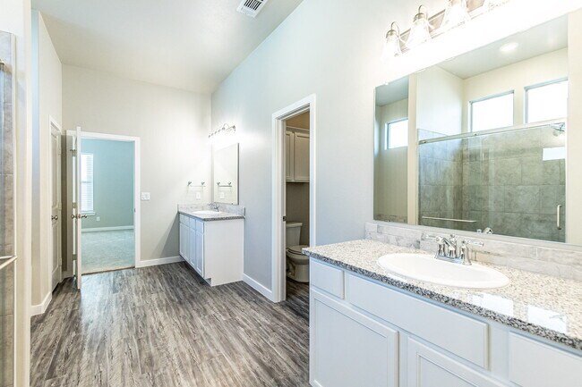 Building Photo - Beautiful 4 bed 3 bath home