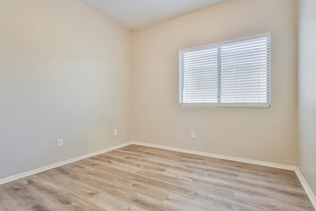 Building Photo - 45129 W Desert Cedars Ln