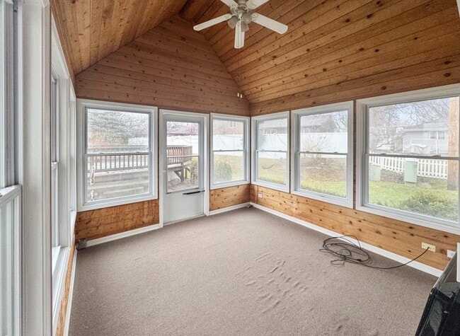 Building Photo - 1105 Summit Dr