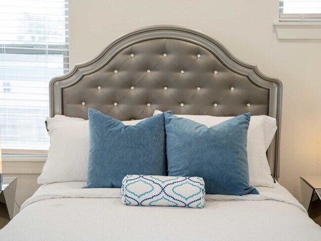 Building Photo - 2612 SW Livingston Square