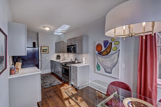 Building Photo - 518 Lamar Ave