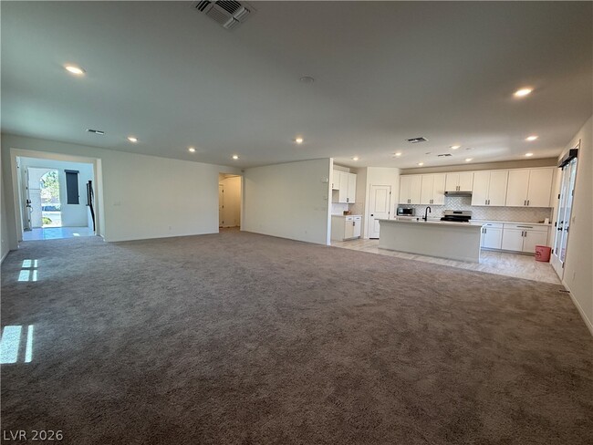 Building Photo - 8030 Minavalle Ave