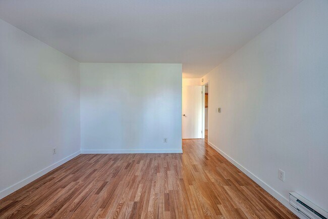 Building Photo - 2 bed 1.75 bath Apartment in Seattle