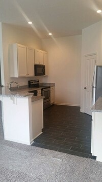 Building Photo - Bale Kenyon 6181