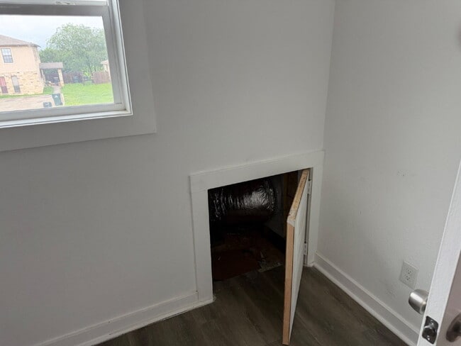 Building Photo - Beautiful 3 bed/3 bath Available in North East San Antonio