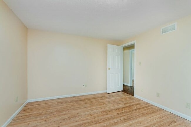Building Photo - 5951 Staffordshire Cir