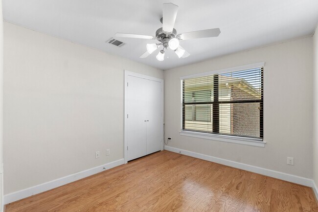 Building Photo - 2710 Hullsmith Dr
