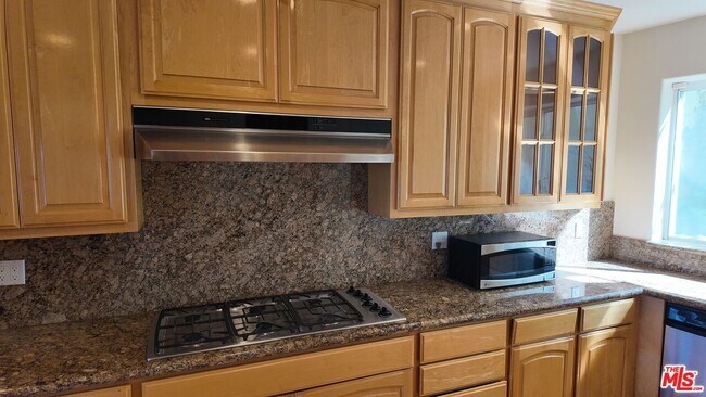 Building Photo - 8120 Billowvista Dr