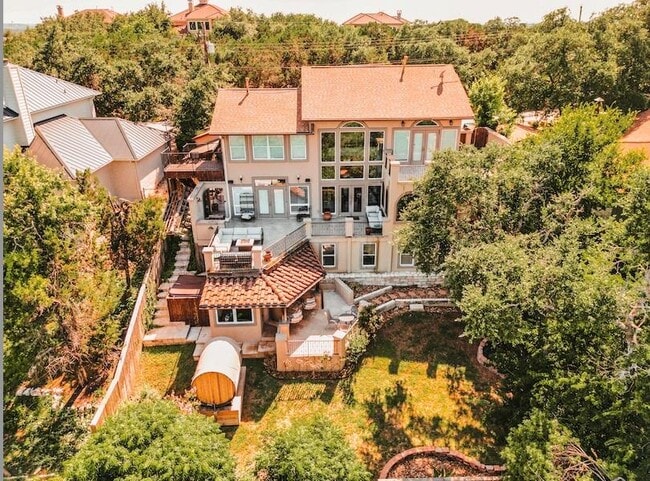 Building Photo - 3711 Highland Dr